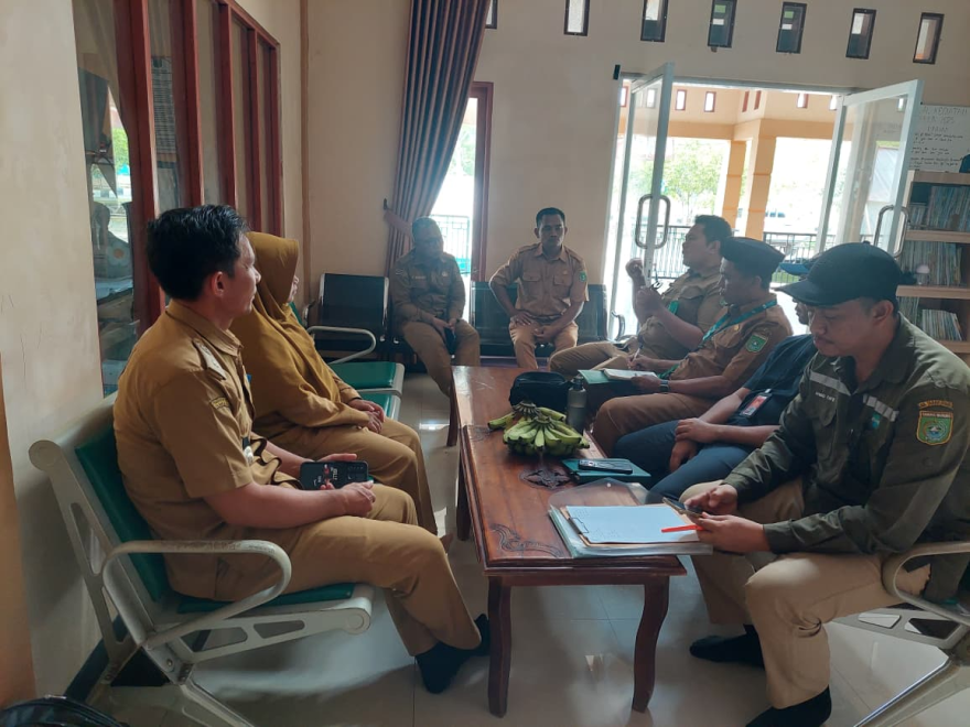 Kunjungan Dinas Lingkungan Hidup Kabupaten Tanah Bumbu ke Desa Tegal Sari